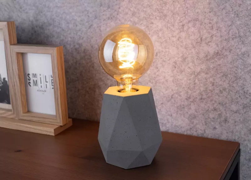 615ee35873385d7bfed8fb02ca0320b4.webp Lampa Stołowa Beton Diament Szary